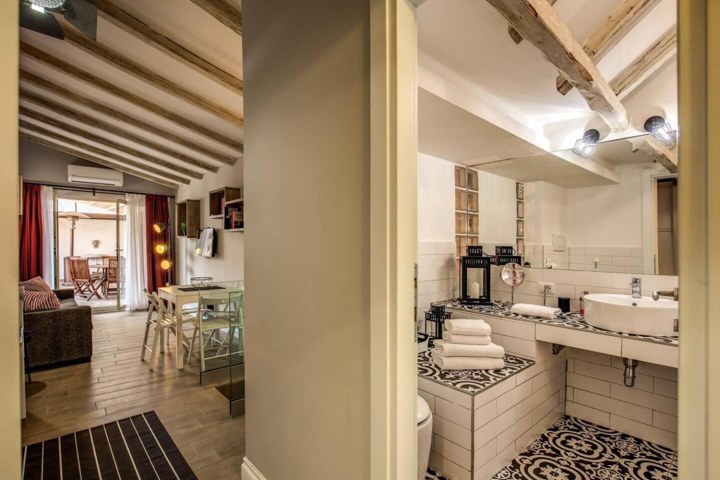شقة Attic With Terrace By Trevi Fountain روما المظهر الخارجي الصورة