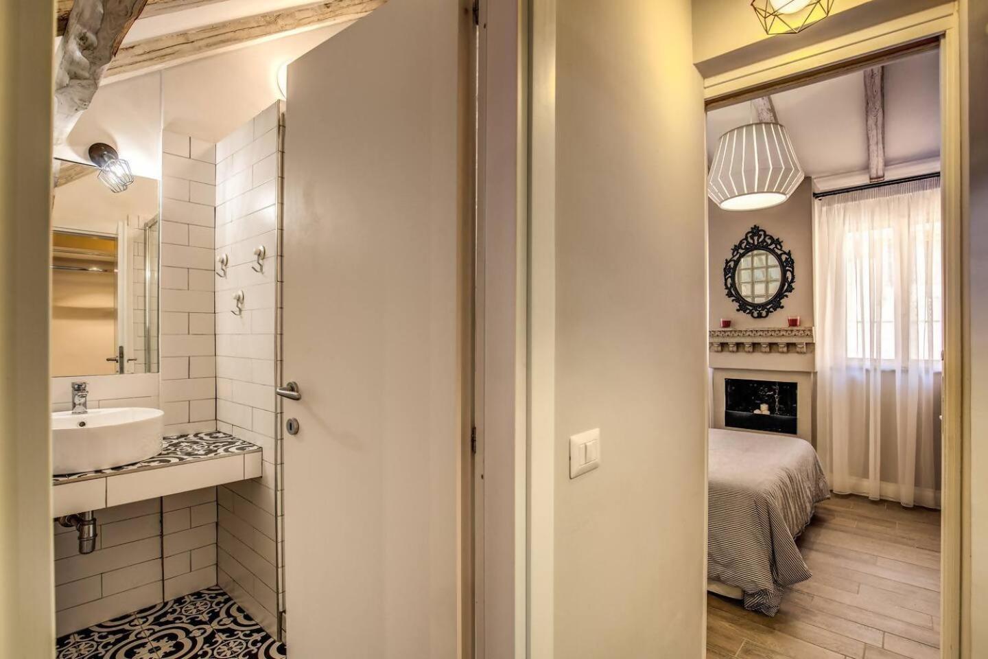 شقة Attic With Terrace By Trevi Fountain روما المظهر الخارجي الصورة