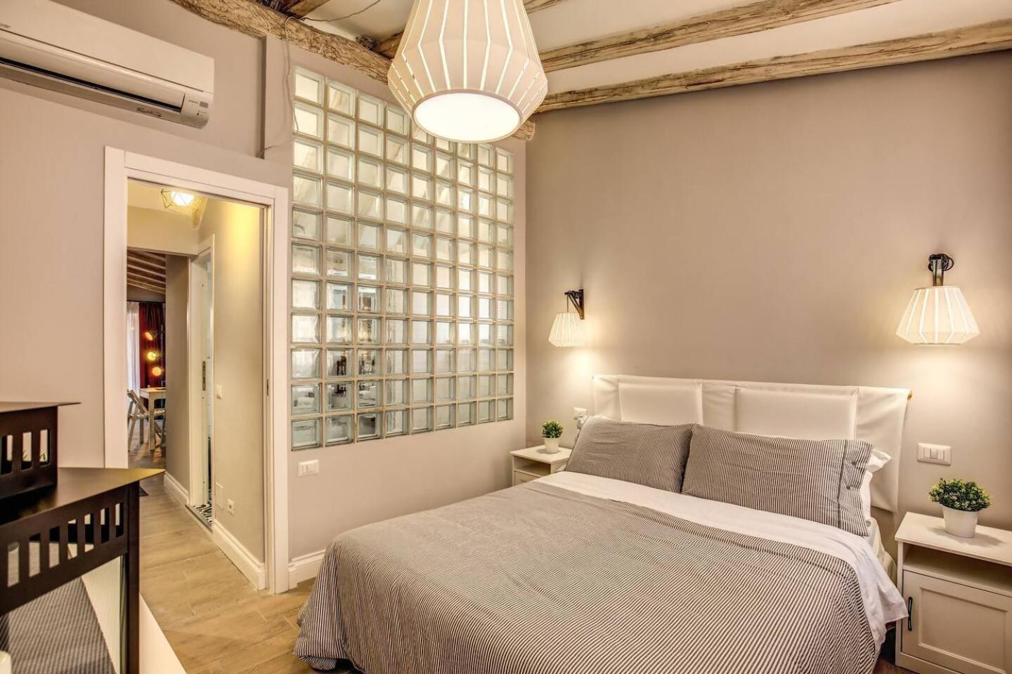 شقة Attic With Terrace By Trevi Fountain روما المظهر الخارجي الصورة