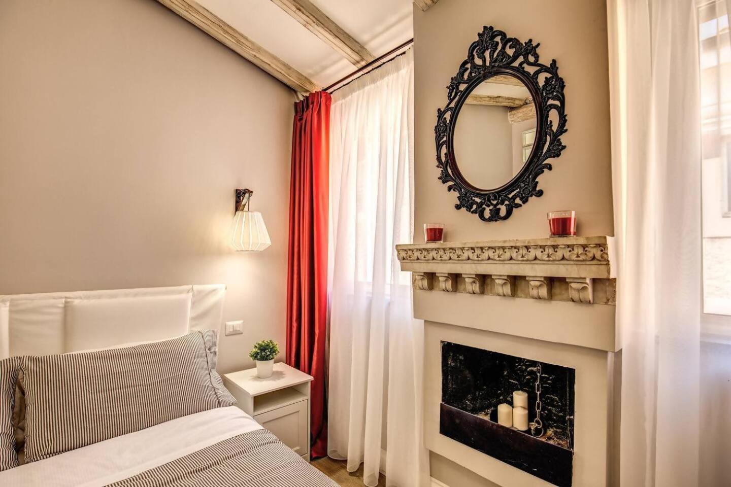 شقة Attic With Terrace By Trevi Fountain روما المظهر الخارجي الصورة